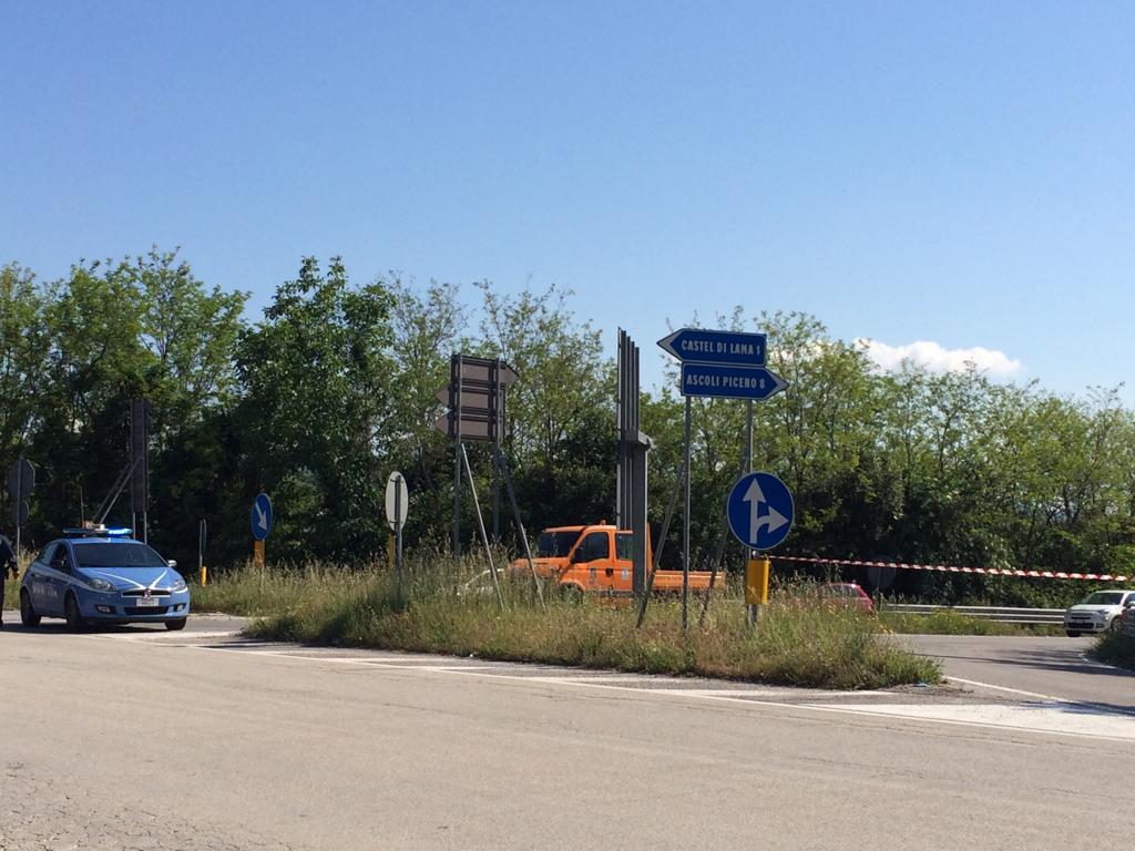 Incidente sulla superstrada, <br> coinvolti due auto e un furgone: <br> due feriti e circolazione in tilt