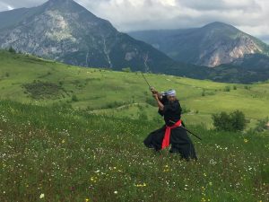Da “Kill Bill” fino alla Sibilla e all’Ambro: <br>un samurai porta in Giappone <br> la bellezza dei Sibillini <span> (Foto e video) </span>