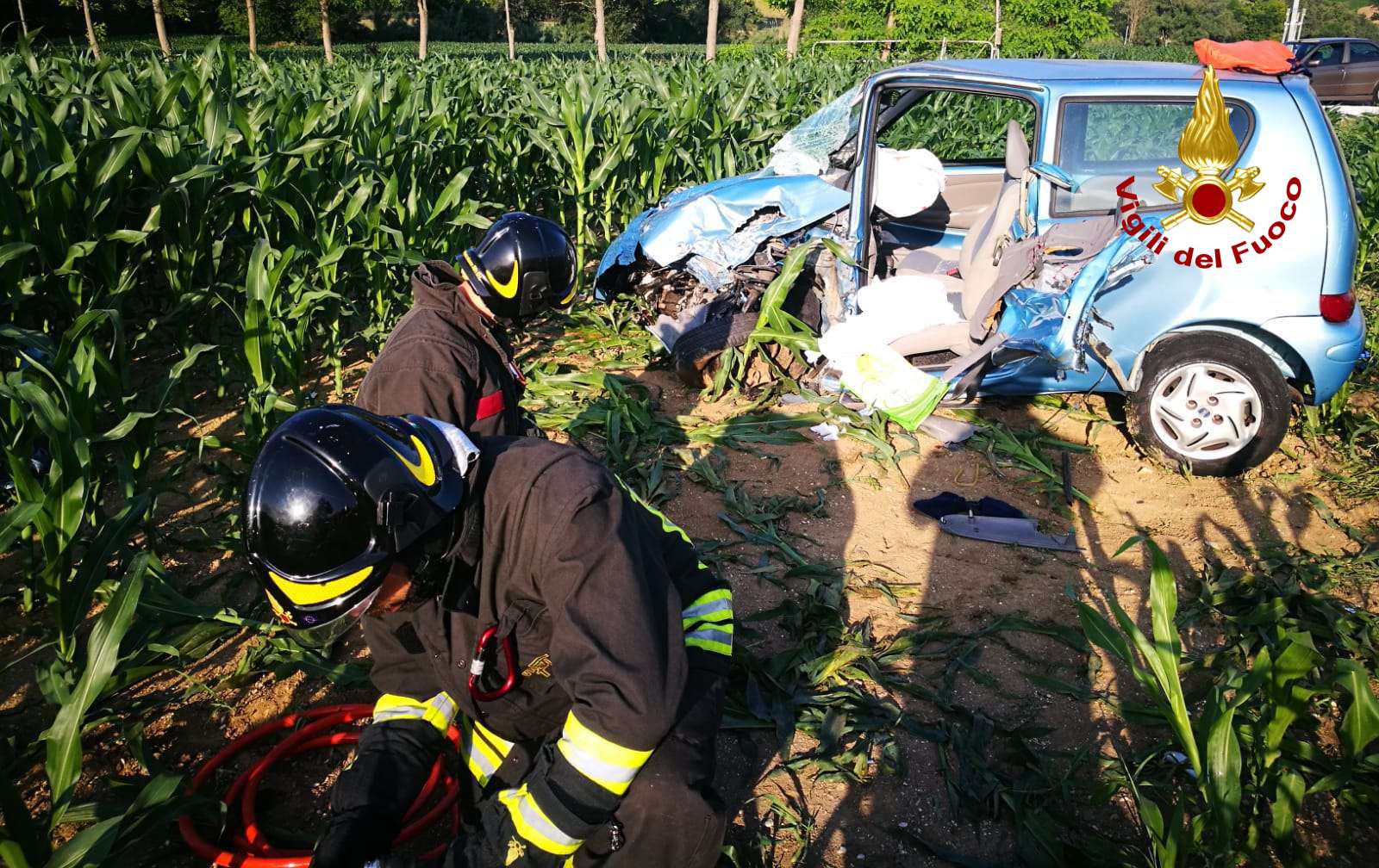 Frontale: donna in gravi condizioni, <br> conducente fugge e si nasconde in un pollaio <br> ma viene arrestato