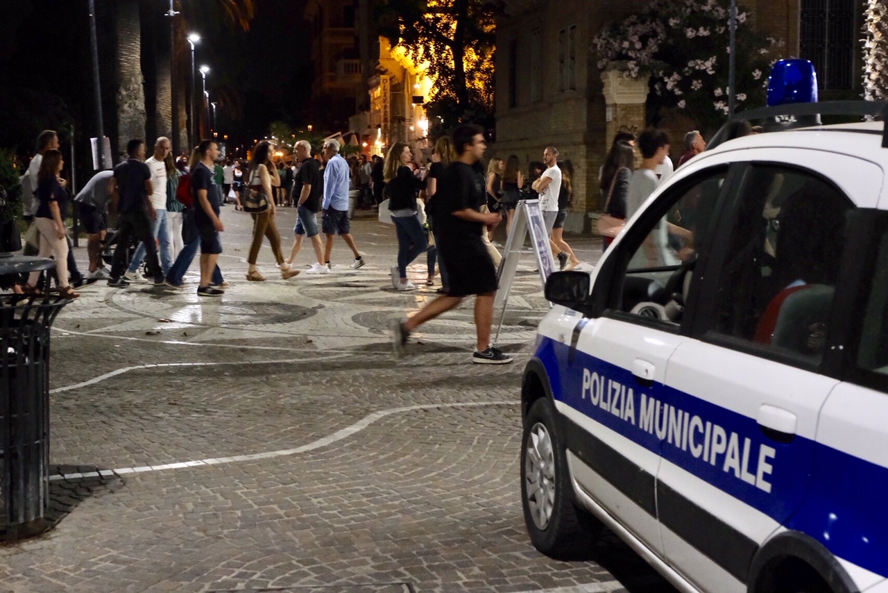 Movida, decine di chiamate <br> Sul lungomare intervengono <br> l’ambulanza e i Carabinieri