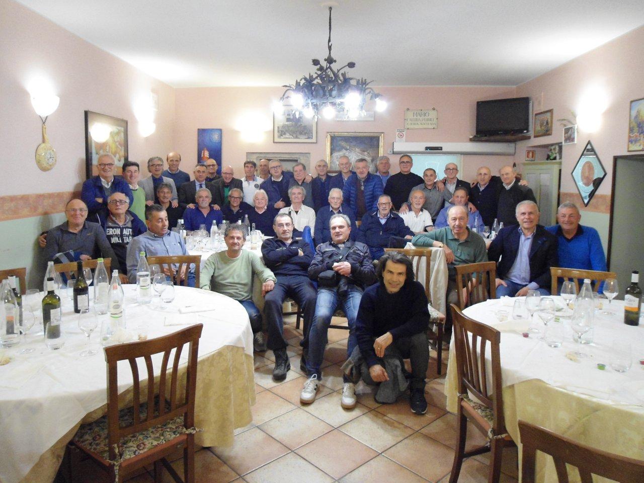 Calcio, oltre 40 ex allievi <br> alla festa di Orlando Nardi <br> veterano dei tecnici ascolani