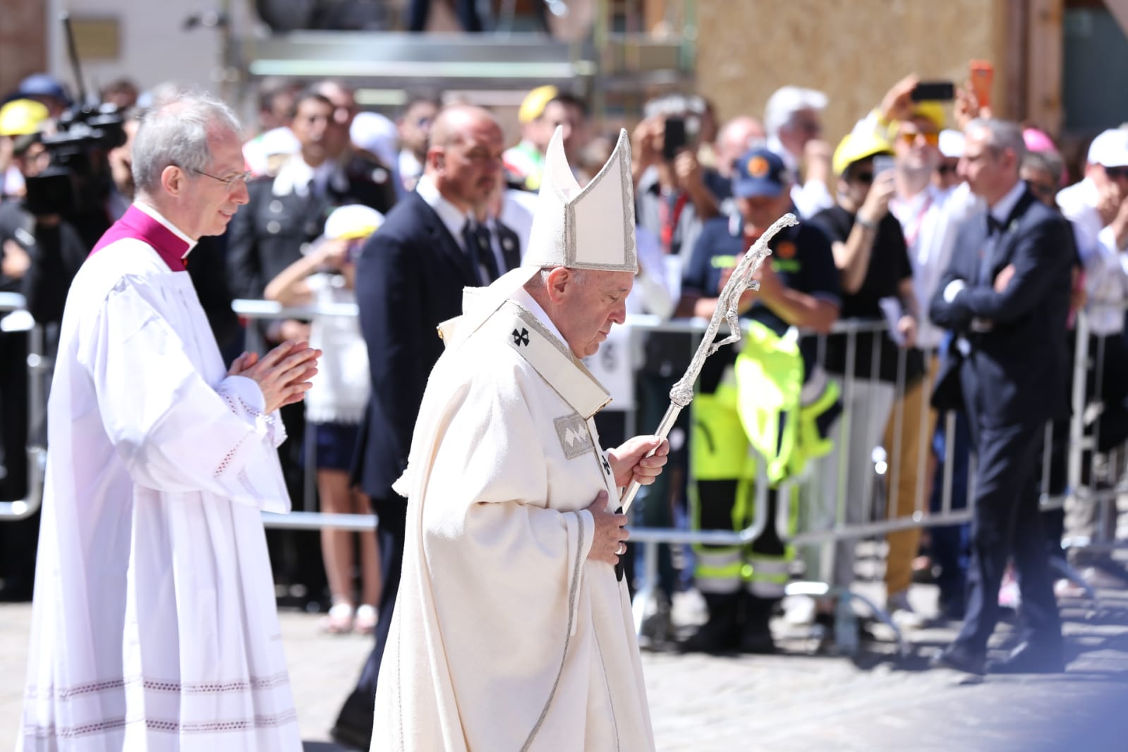 Papa Day a Camerino, <br> tutte le foto della visita di Francesco