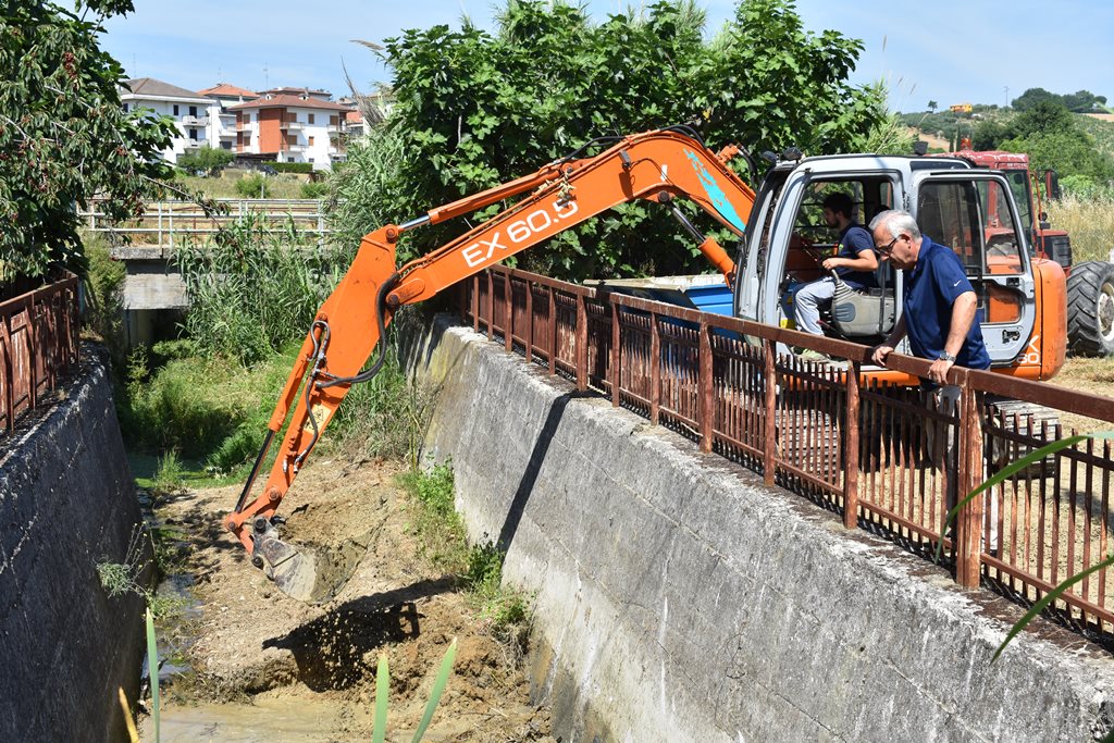 La pulizia dei fossi, <br> si comincia col “Centobuchi”