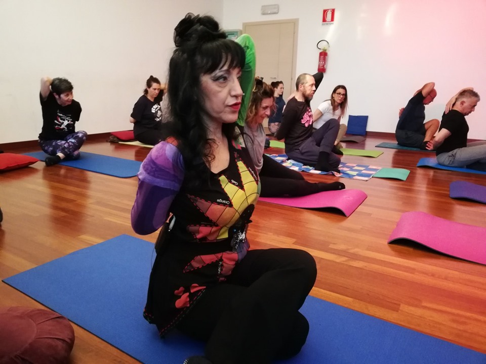 Yoga, camminate e burraco: <br> tutto in riva al mare