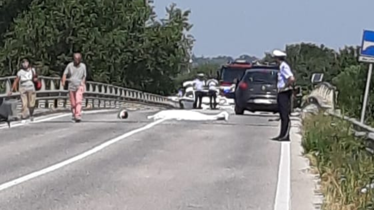 Schianto sul ponte, <br> muore scooterista di 56 anni