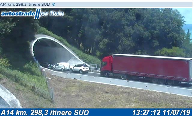 Incidente in galleria: traffico <br> bloccato in A14, arriva l’elisoccorso