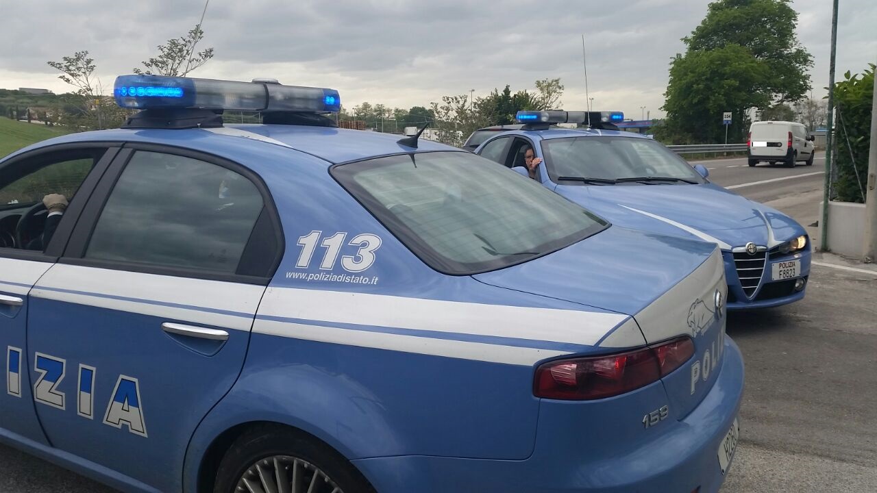 Rapina a mano armata in banca, <br> Polizia a caccia di una banda