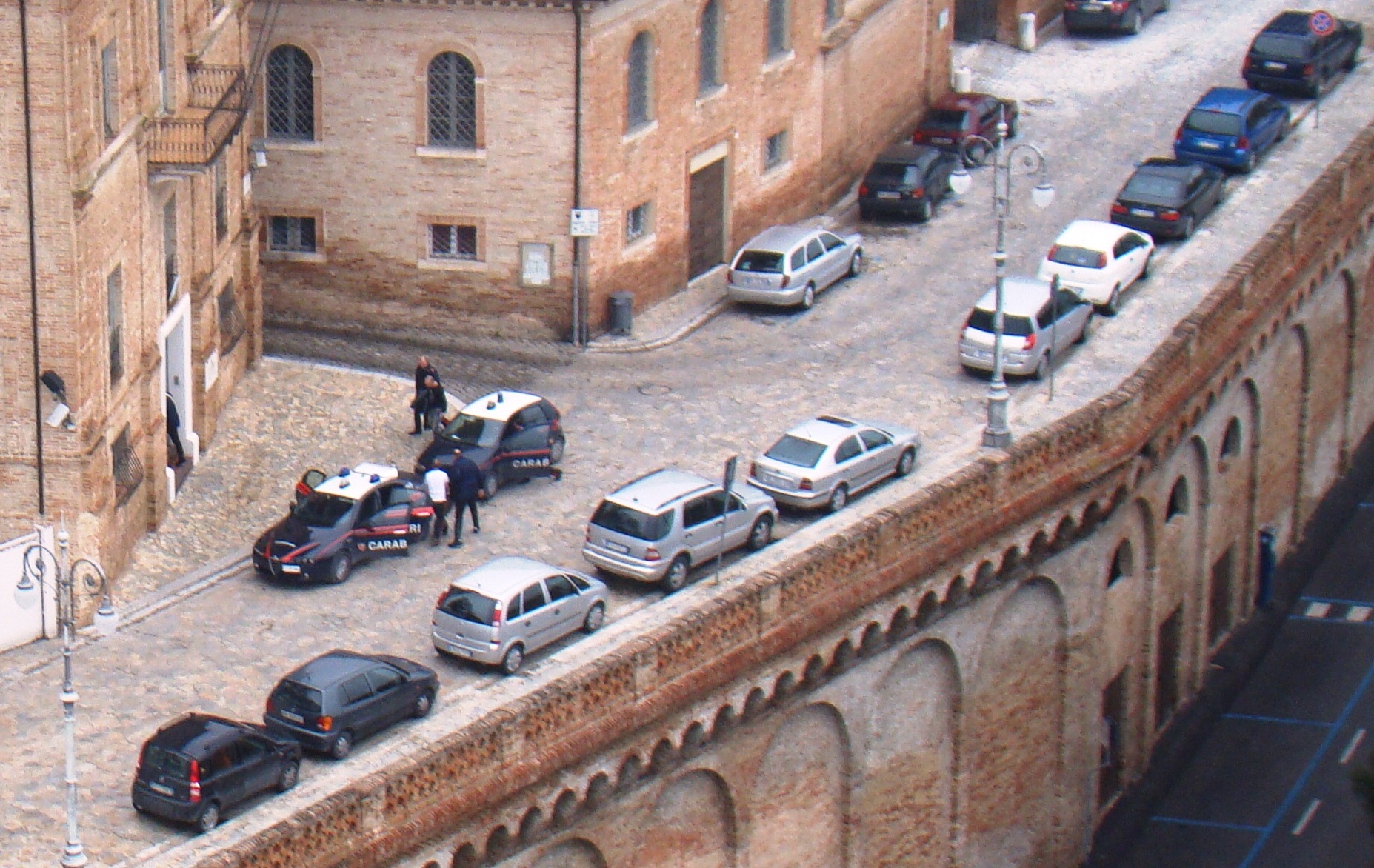 Si lancia dal tetto di casa, <br> muore giovane padre di 38 anni
