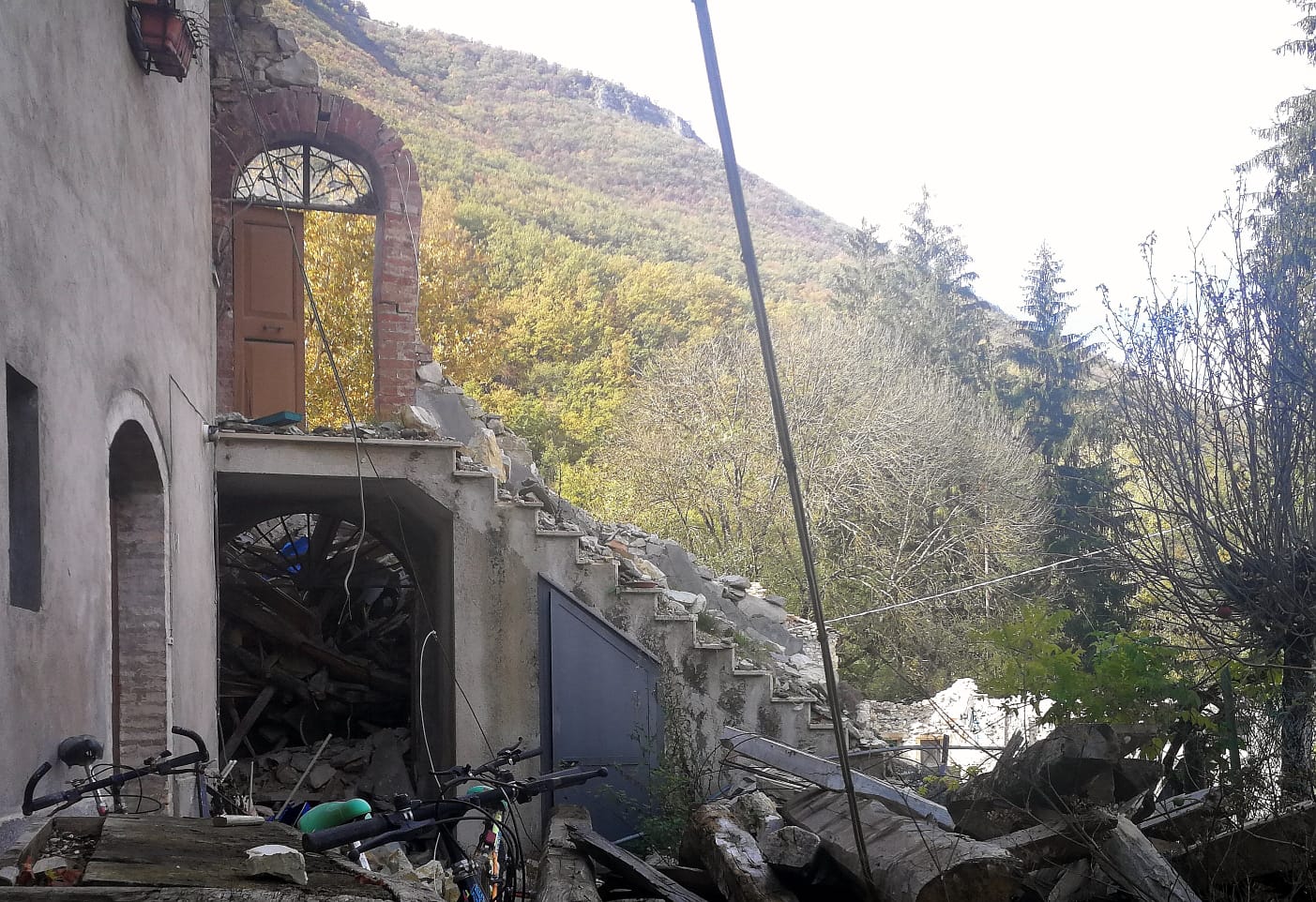 Tecnici sisma verso la serrata, <br>assemblea a Caldarola