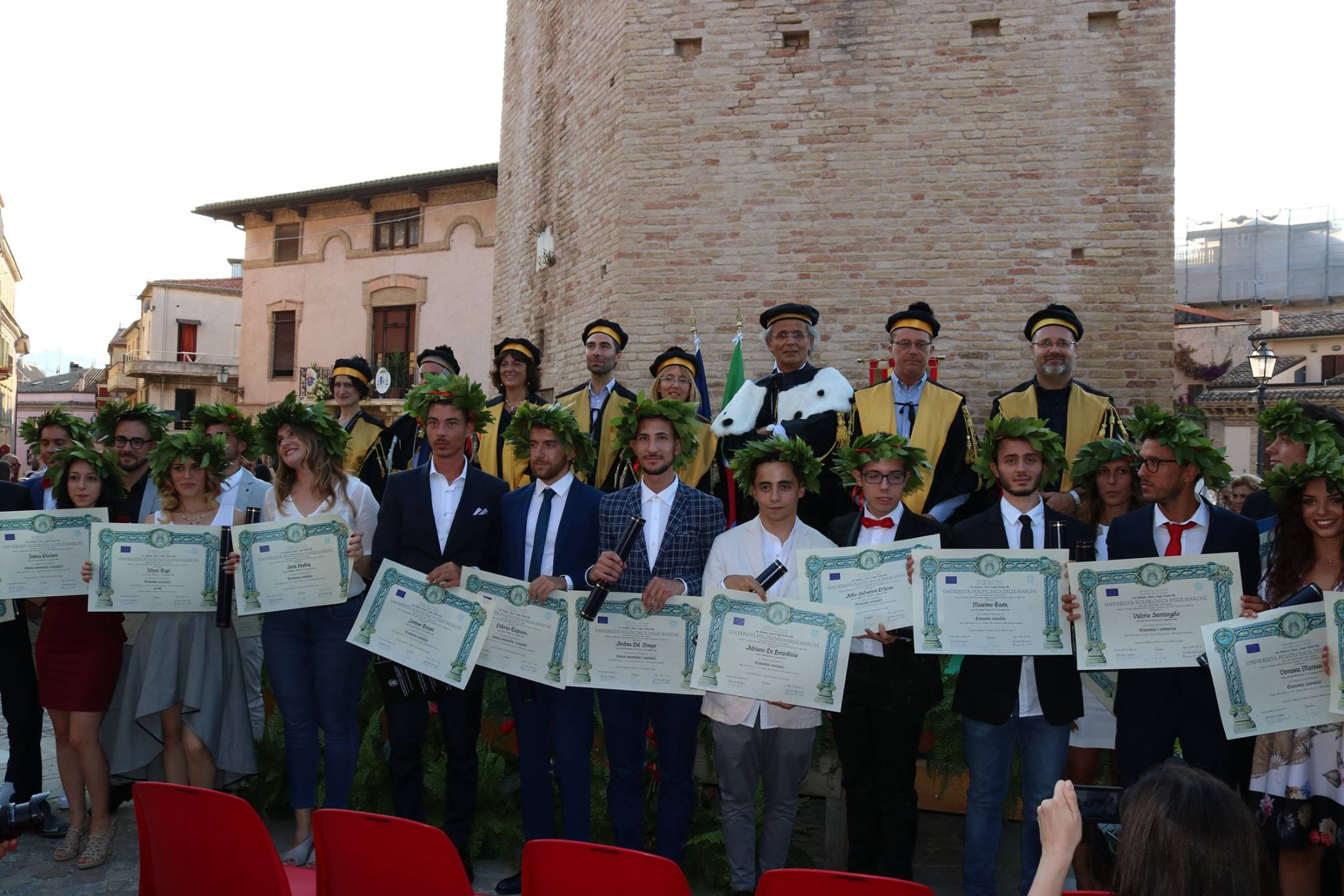 Economia, 30 nuovi laureati <br> all’ombra della Torre dei Gualtieri