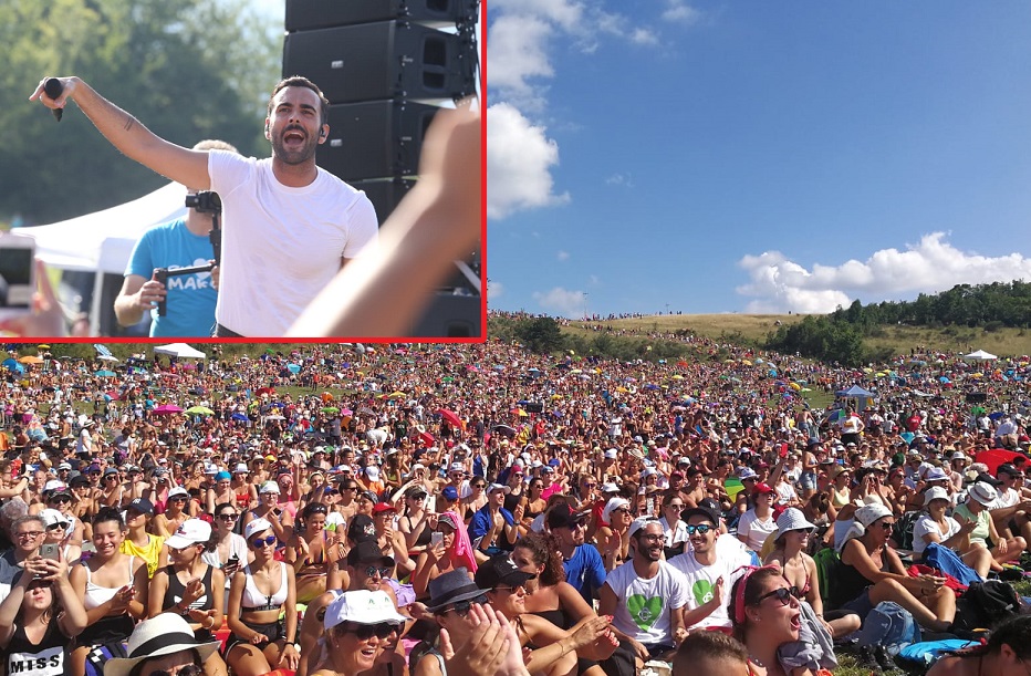 Emozioni a RisorgiMarche <br> Mengoni fa vibrare la montagna <br> <span> (Le Foto) </span>