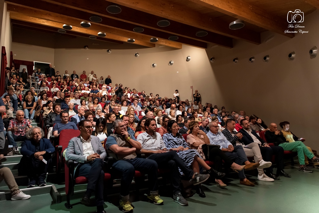 Oltre 200 persone per De Bortoli <br> Il maltempo non frena la cultura