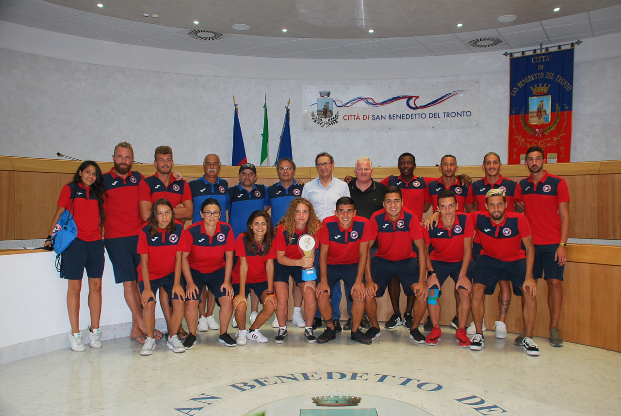 Ai campioni del Beach Soccer <br> gli auguri del sindaco Piunti