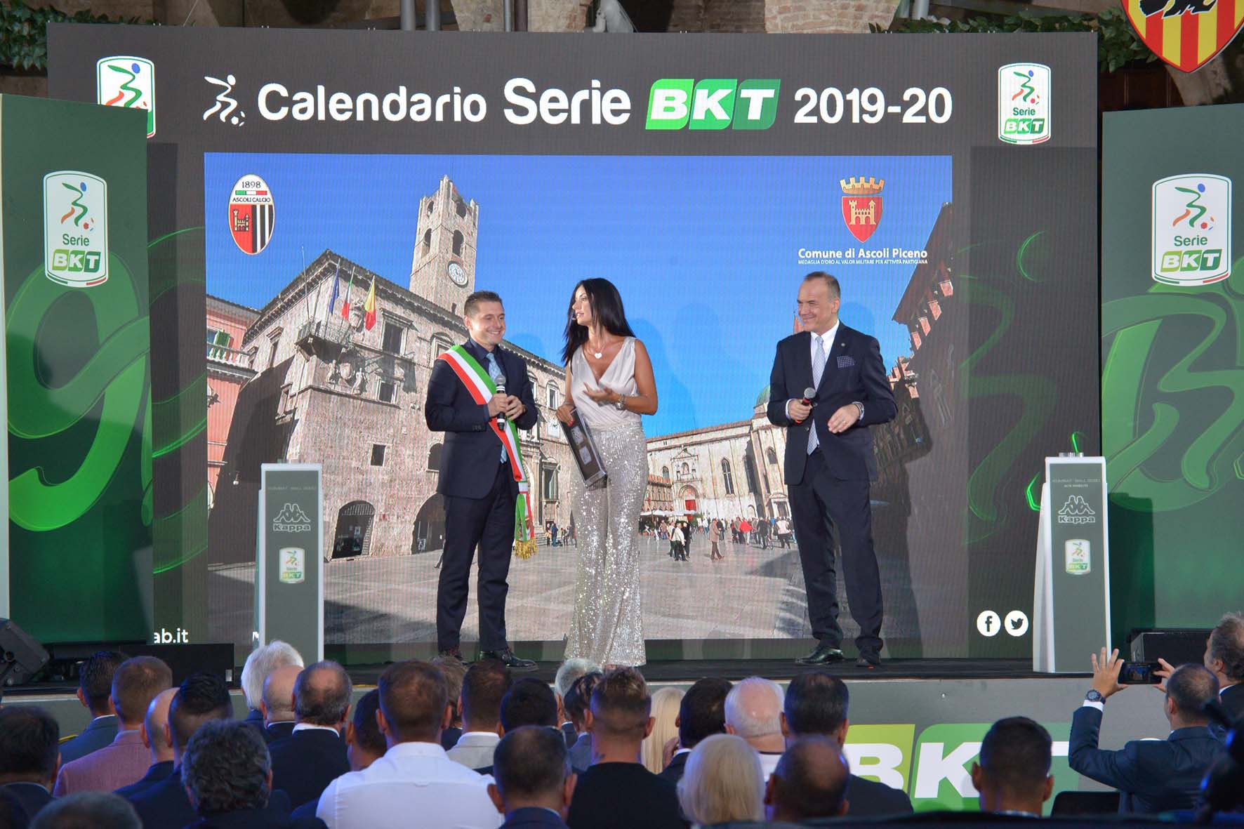 Debuttanti, regolamento <br> e Var sperimentale: <br> curiosità e numeri <br> sul nuovo campionato di B