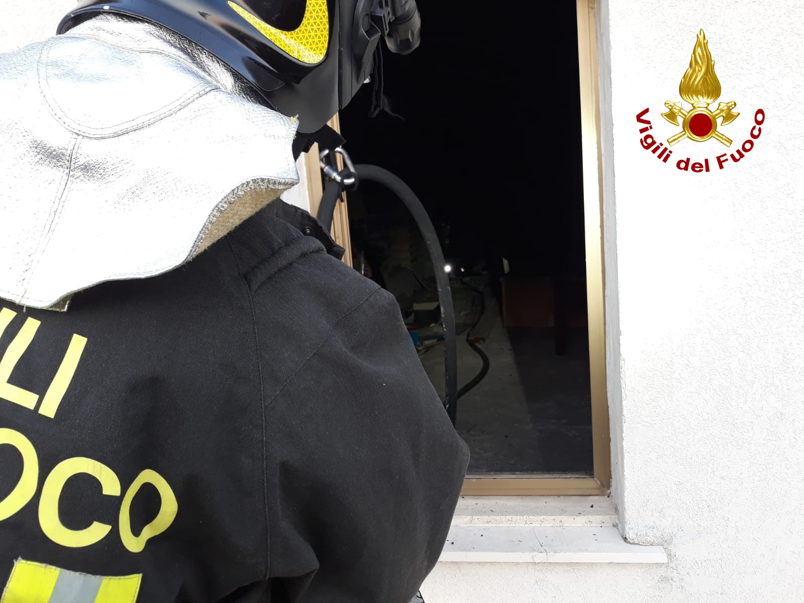 I vicini non lo vedono da giorni, <br> lo trovano morto in casa