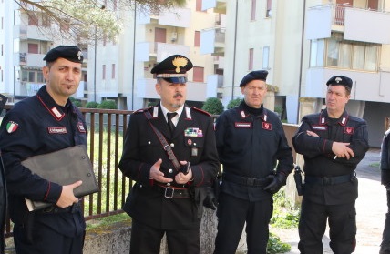 Pubblica foto osé dell’ex, la segue <br> e la minaccia con lettere anonime: <br> denunciato dai Carabinieri