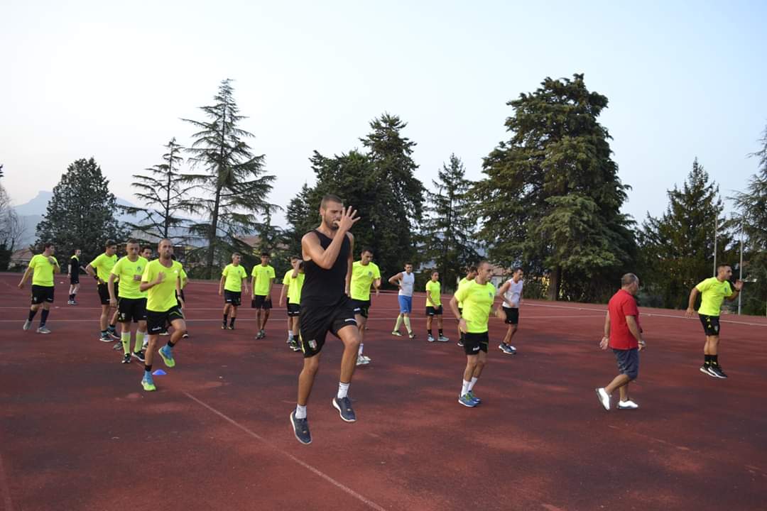 Gli arbitri ascolani <br> al campo scuola <br> con il professor Spurio