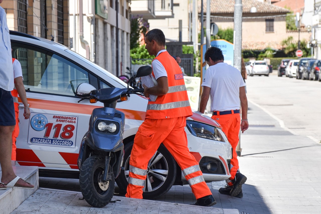 Non risponde al figlio: <br> trovata morta in casa <br> una donna di 65 anni