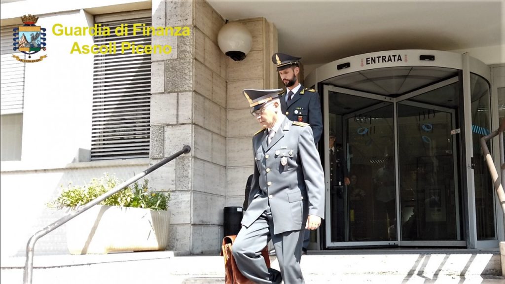 Percepiva la pensione <br> della mamma morta da cinque anni: <br> scoperto e denunciato <br> dalla Guardia di Finanza <br> <span> (Foto e video)