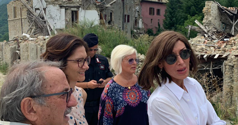 Bernini e Gelmini (Forza Italia) <br> tra i resti di Arquata: <br> «Servirebbe un Bertolaso»