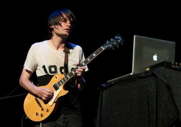 Jonny Greenwood aiuta l’arte terremotata: <br> concerto al teatro di Fermo <br> Lo scorso Natale il suo blitz ad Ascoli