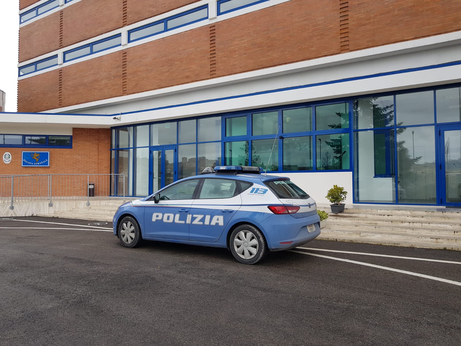 Schiaffeggia e sequestra la madre invalida: <br> arrestato figlio violento e pericoloso