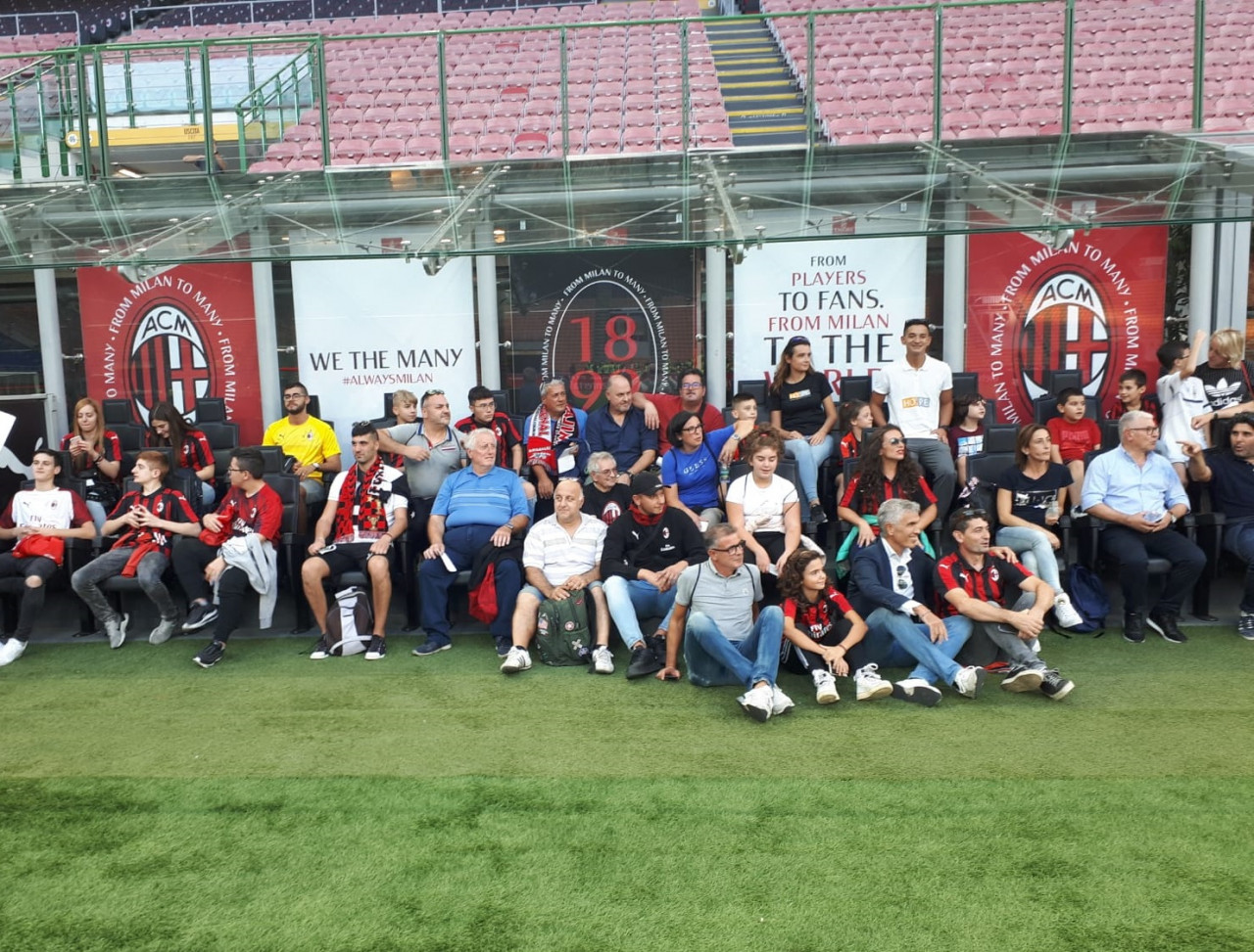I ragazzi dell’Arquata Calcio <br> ricevuti dai campioni del Milan <br> <span> (Le Foto) </span>