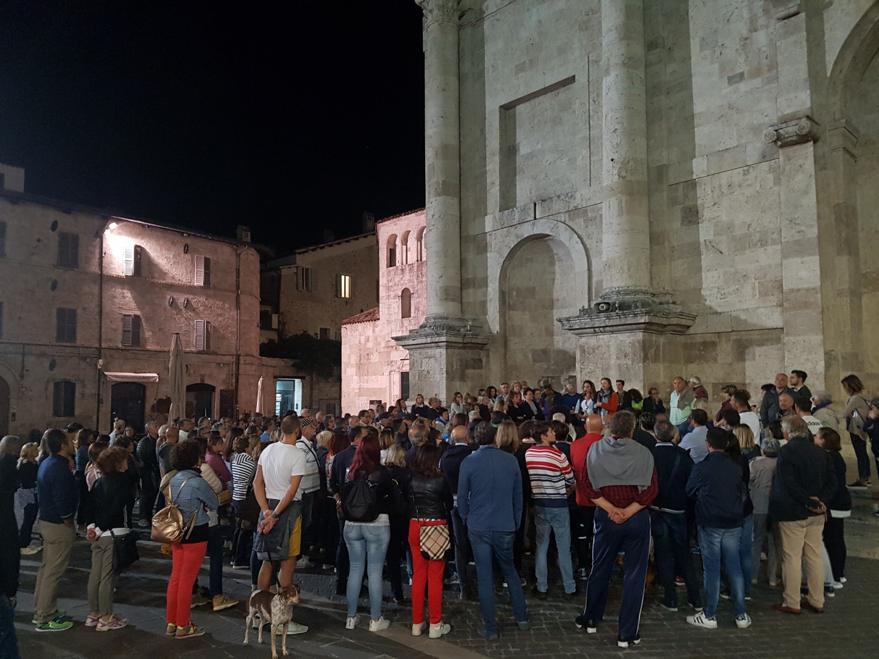 Oltre 250 persone <br> sui “luoghi di Cecco d’Ascoli”