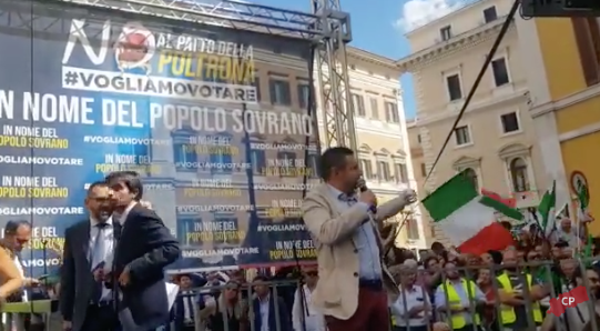 Fioravanti in piazza contro il Governo: <br> «De Micheli ministro, che vergogna» <br> <span> (Foto e video) </span>