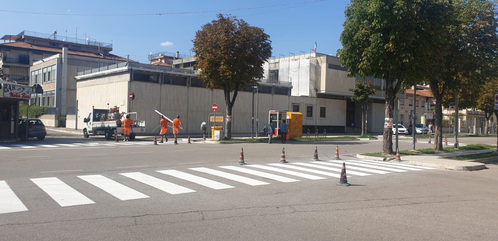 Tinteggiature, manutenzioni e strisce: <br> si lavora per il primo giorno di scuola