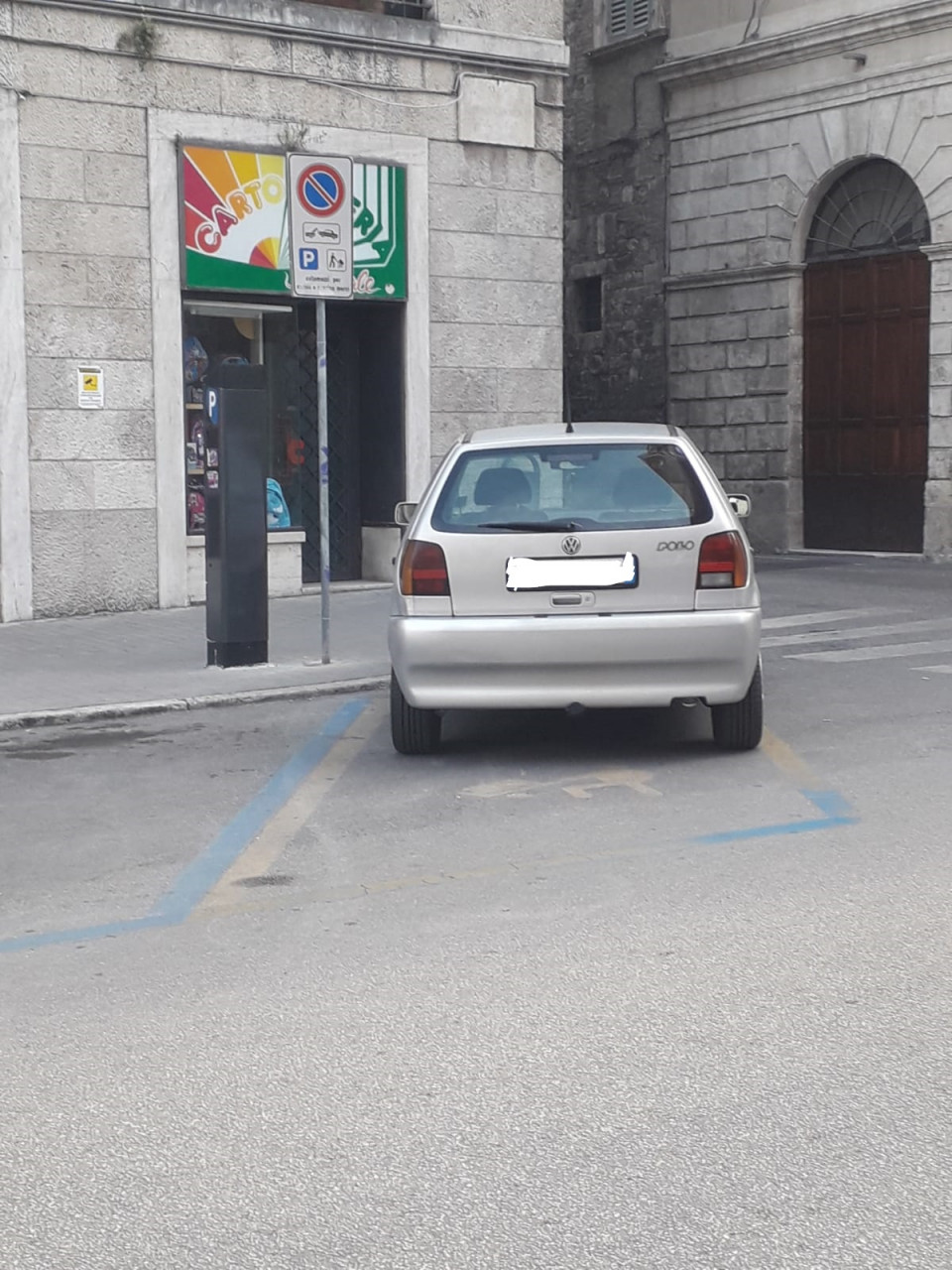 «Non possiamo scaricare le merci, <br> i posti sono sempre occupati»