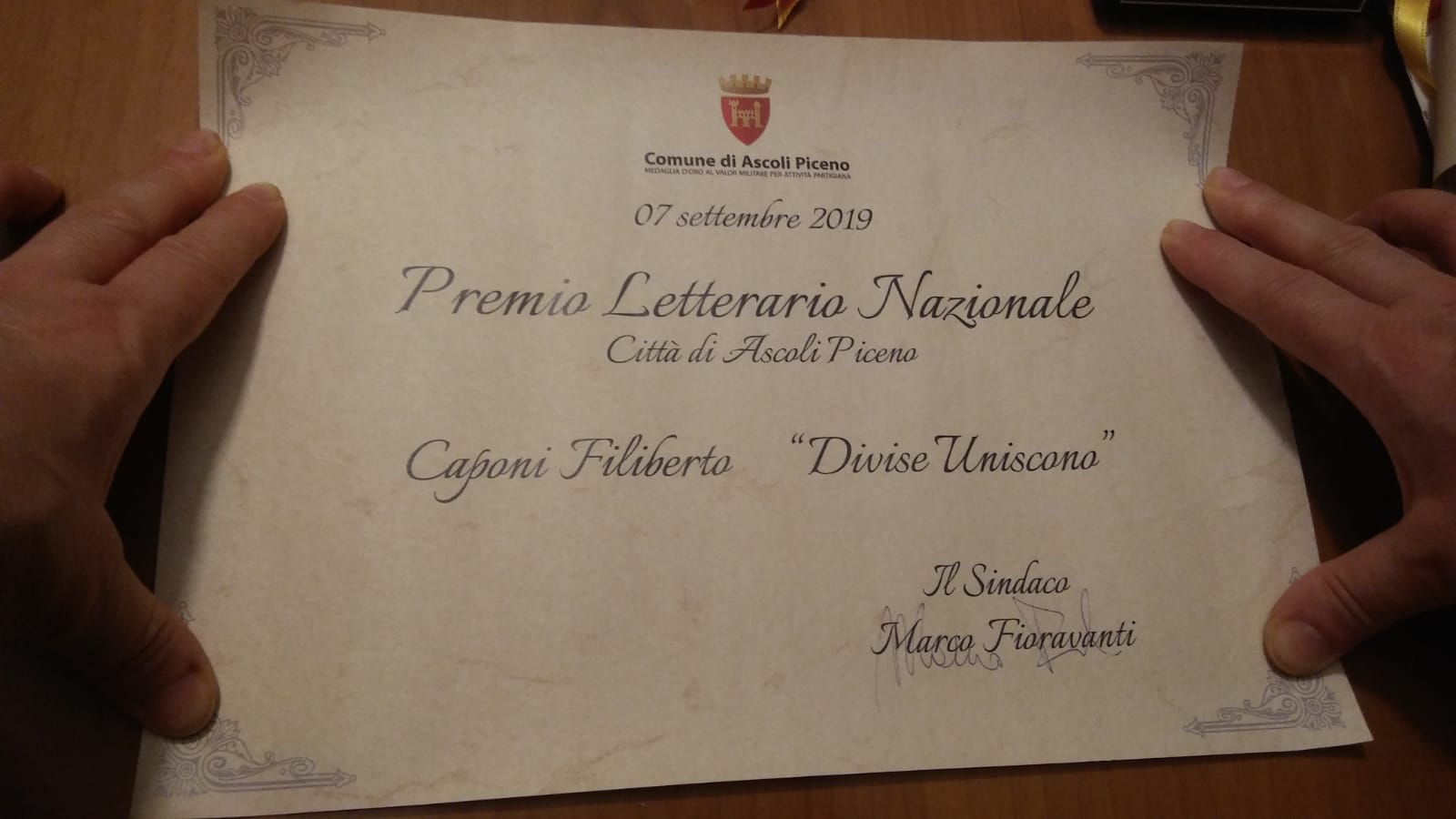 Il “Premio Letterario Ascoli” <br> all’artista terremotato Filiberto Caponi