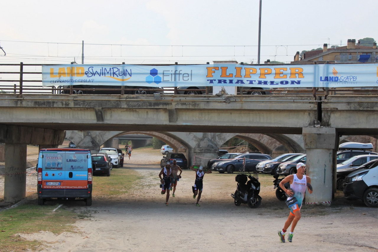 LANDeSwwimRun: <br> Alessio Piccioni e Valeria Lucarelli <br> primi al traguardo (Le foto)