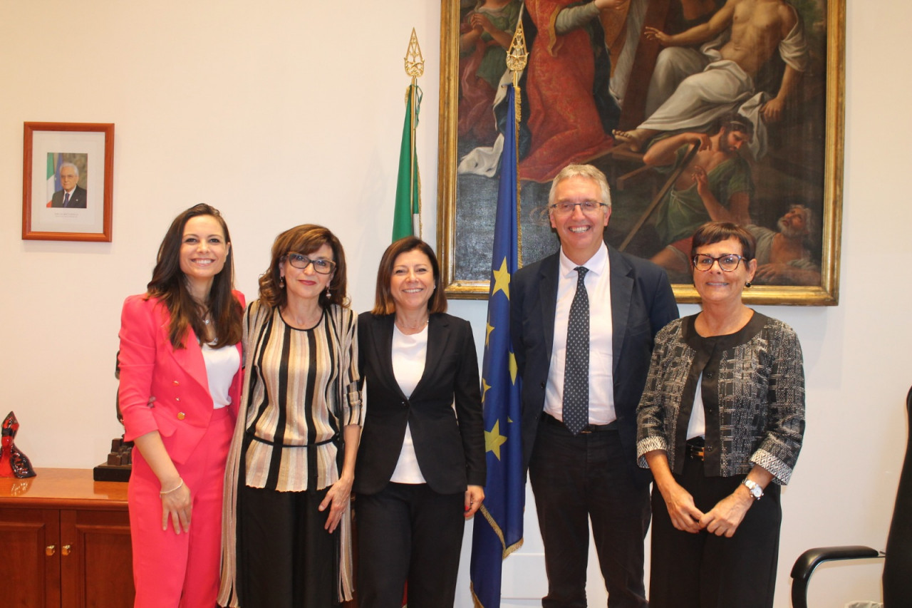 Terza corsia sulla A14, <br> ferrovia Ascoli-Roma e Salaria: <br> l’incontro Regione-ministro De Micheli