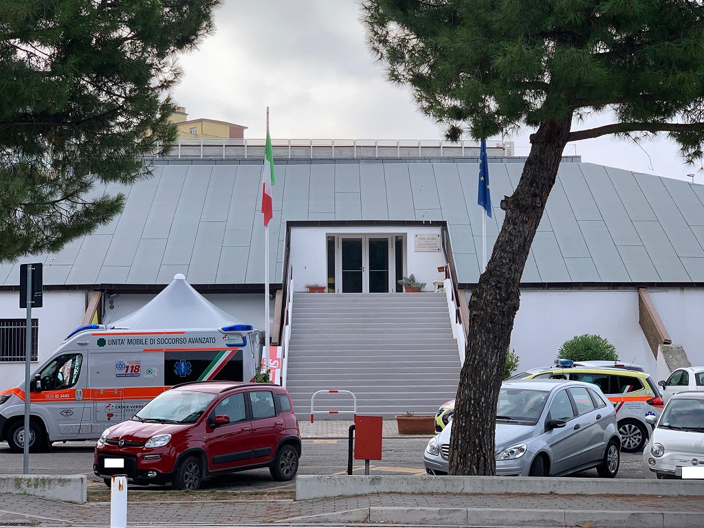 Tragedia a Fermo, giovane muore nella piscina comunale Cronache Picene