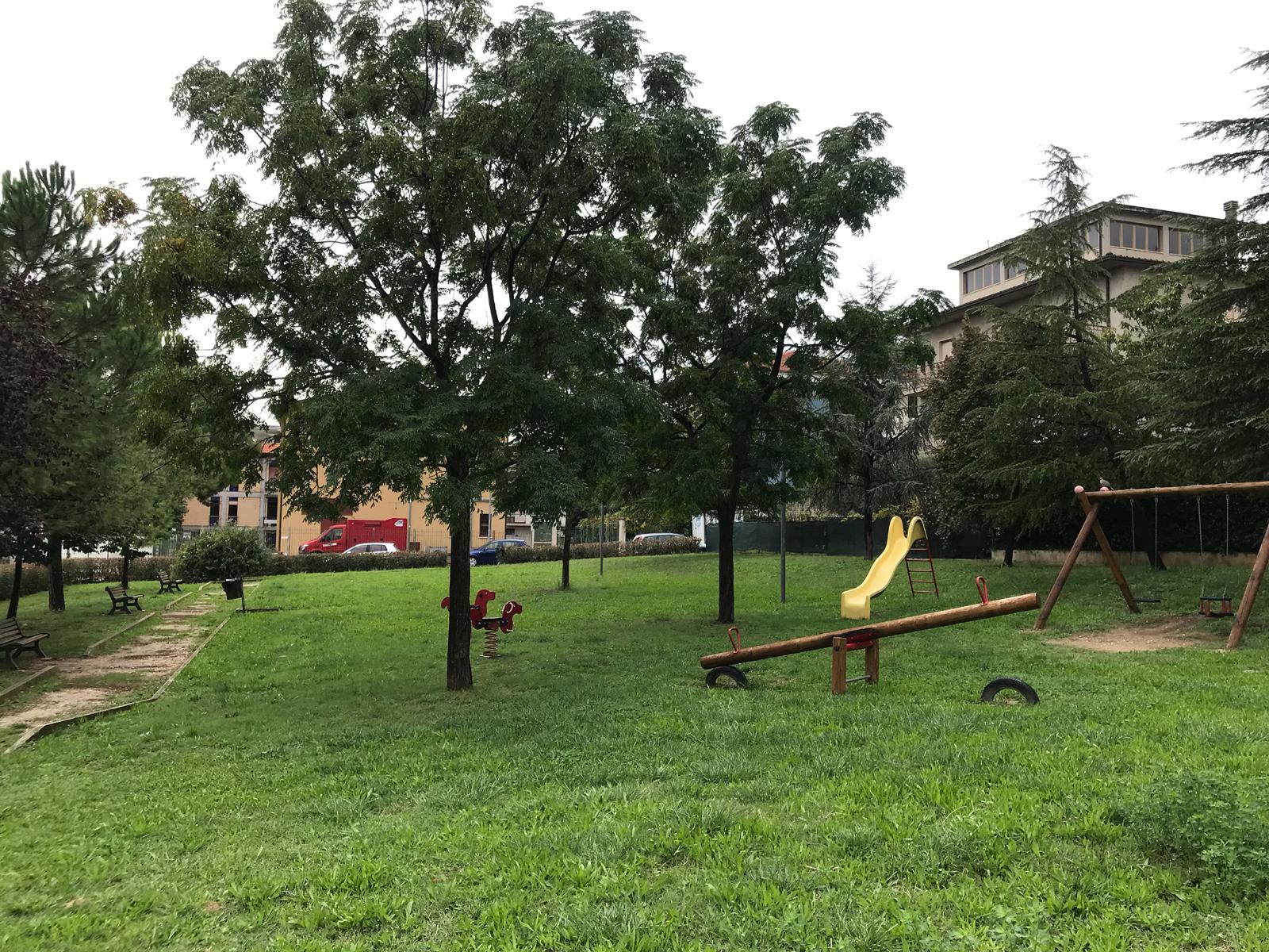 Deiezioni canine, <br> le proteste arrivano <br> dal parco di via Boito