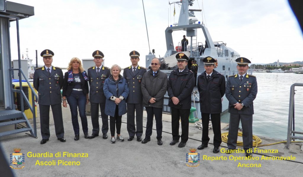 Guardia di Finanza, crociera operativa <br> con il prefetto a bordo <span> (Foto e video)