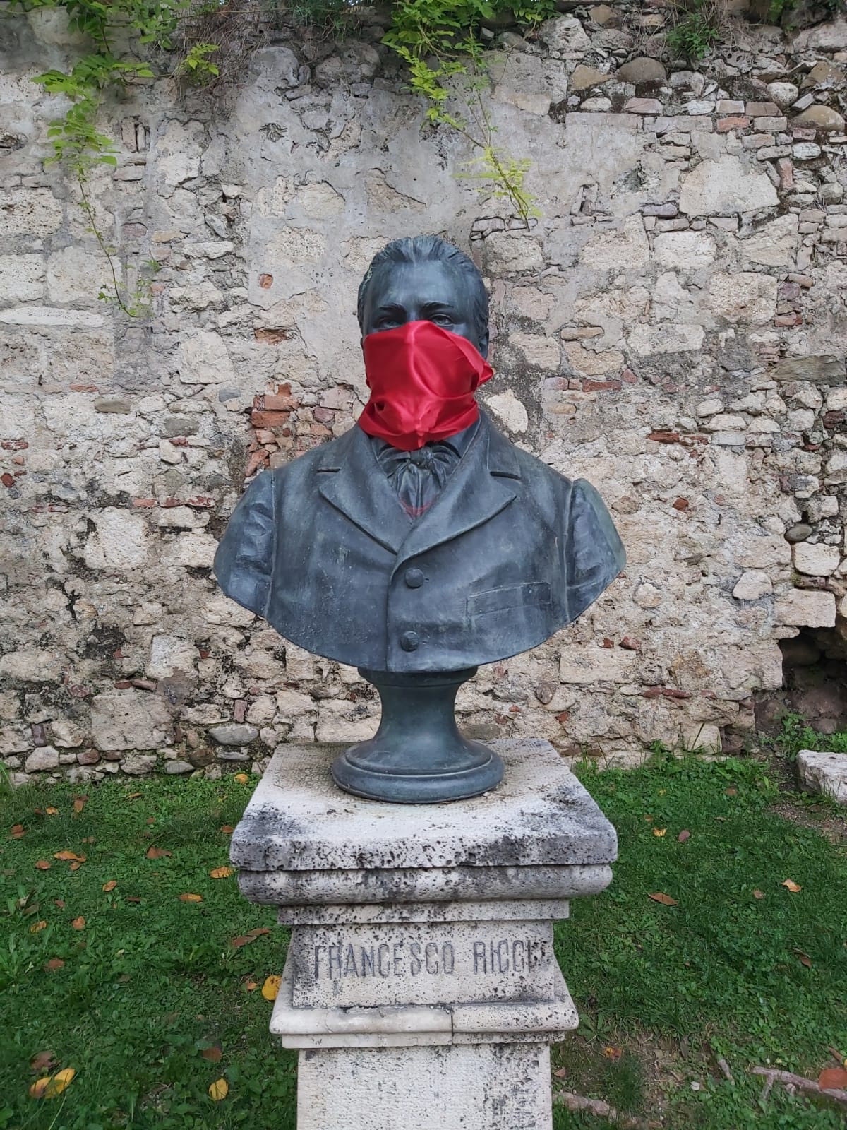 No alla censura, <br> CasaPound imbavaglia le statue (Foto)