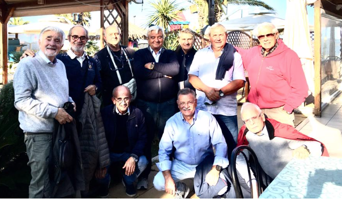 Ex compagni di scuola <br> si ritrovano dopo 52 anni
