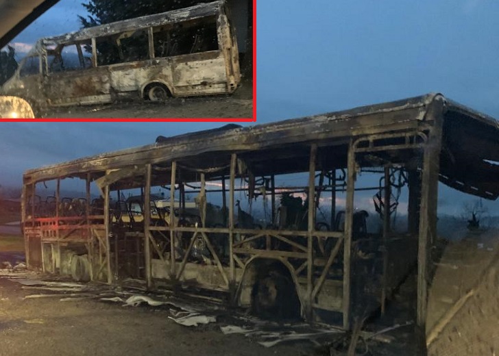 Autobus e pulmino Start avvolti <br> dalle fiamme durante la notte