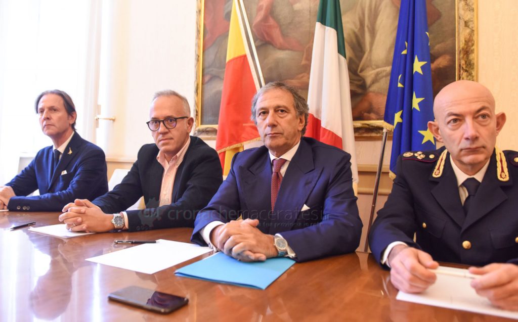 Cannabis light, revocata la licenza <br> a due titolari di negozi: <br> «Civitanova prima in Italia» (Video)