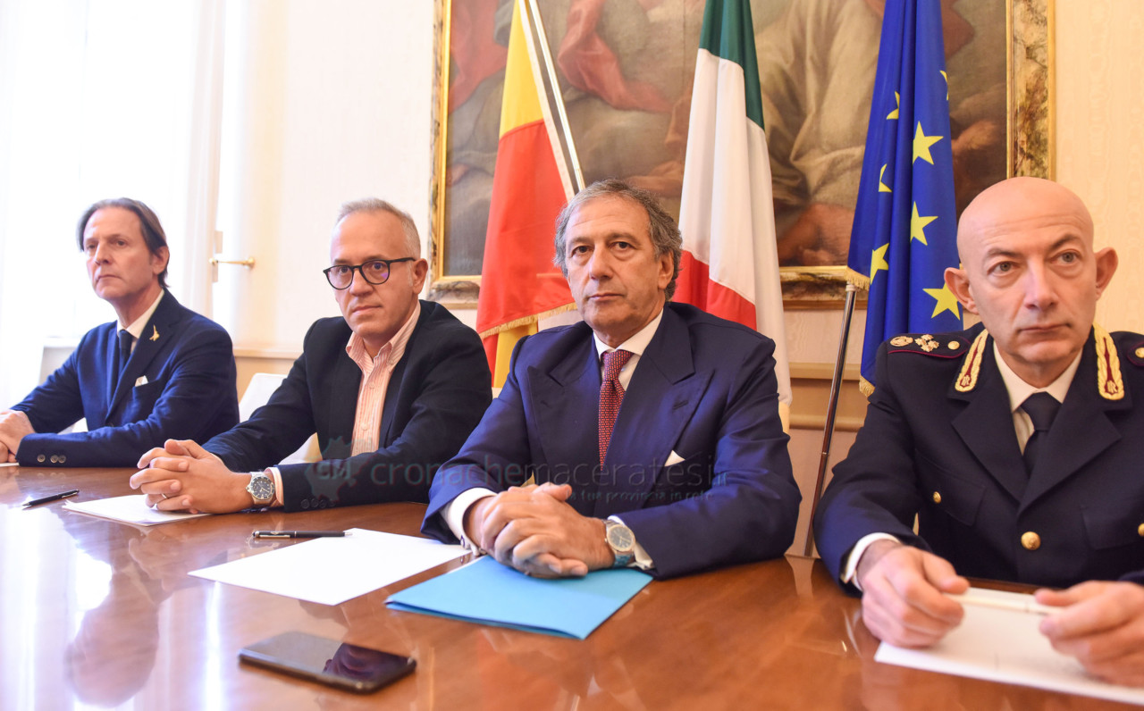 Cannabis light, revocata la licenza <br> a due titolari di negozi: <br> «Civitanova prima in Italia» (Video)
