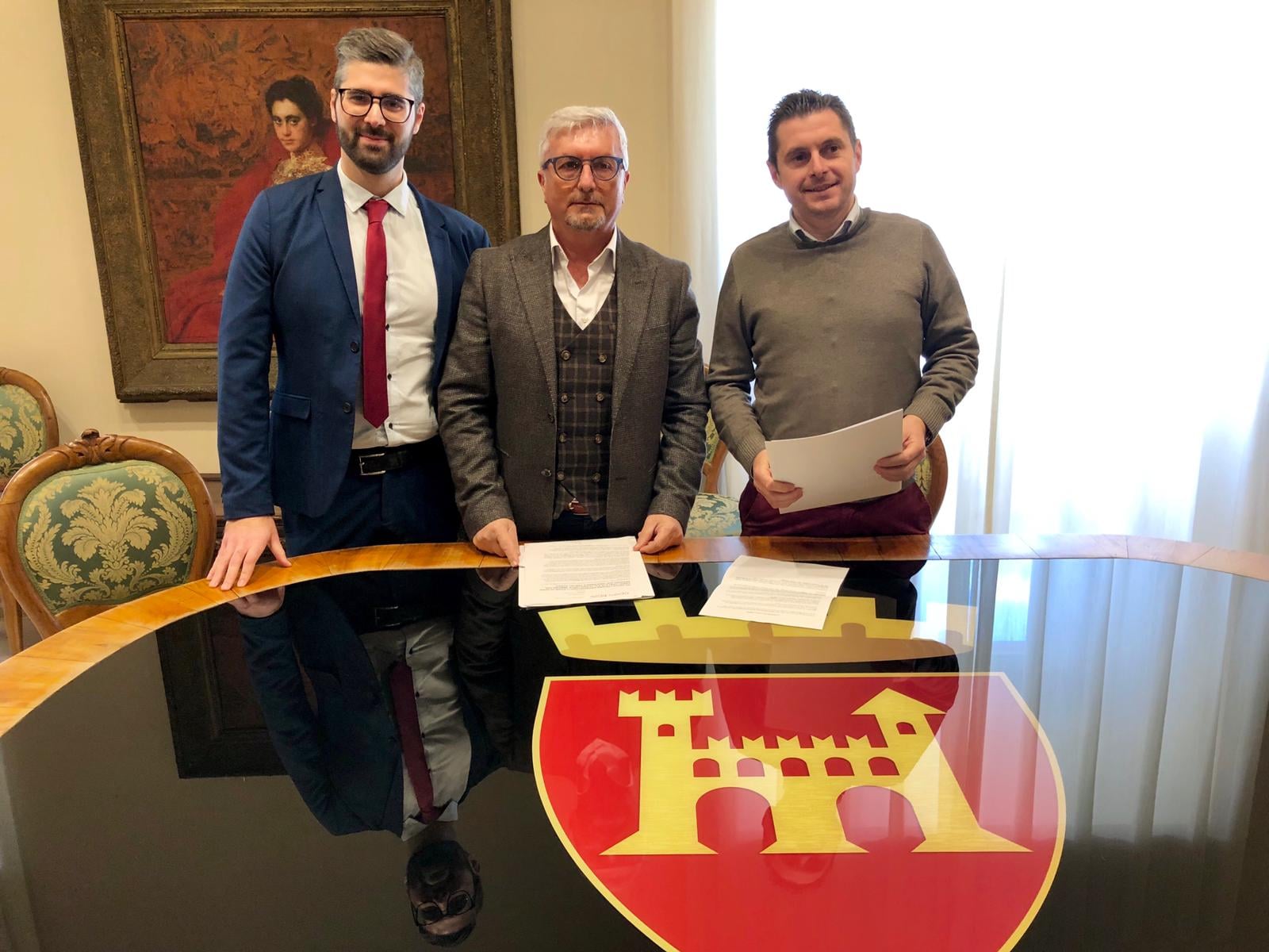 Per 17.000 famiglie ascolane arriva <br> la connessione internet ultraveloce, <br> ma sui lavori è polemica