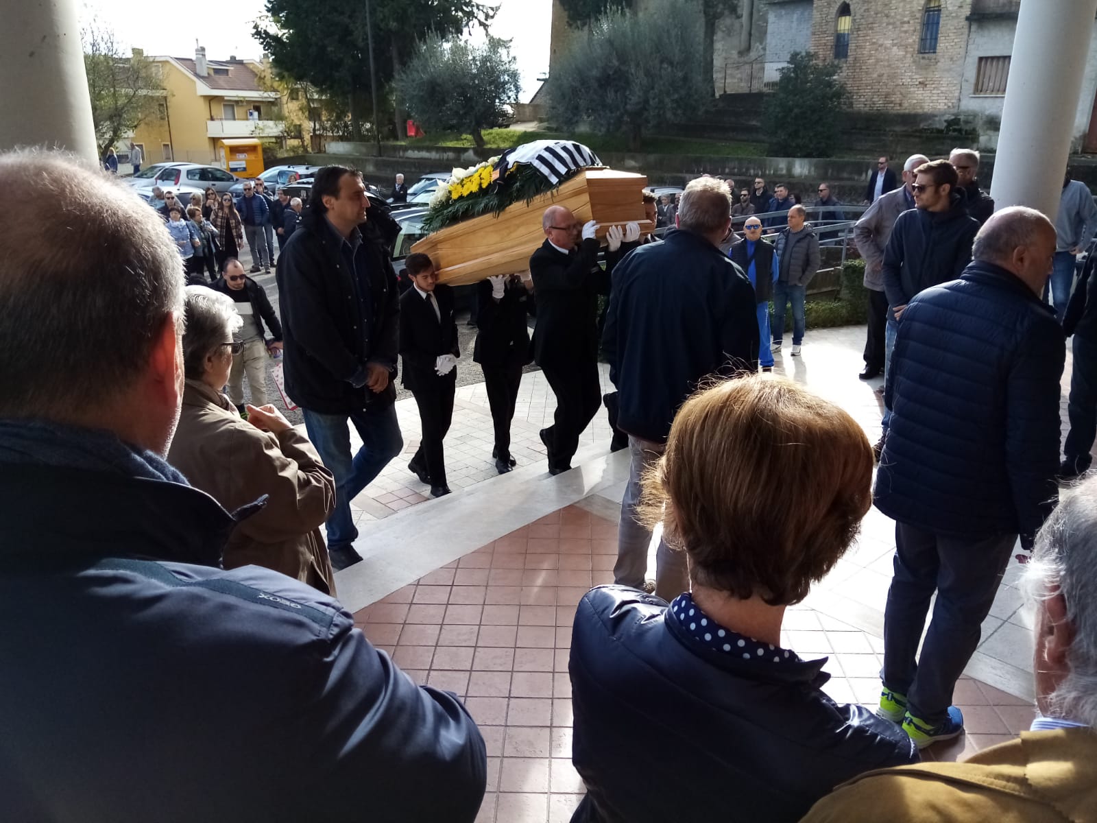 L’ultimo saluto a Edo Fanini, <br> una folla nella chiesa di Poggio di Bretta <br> <span> (Foto e video)