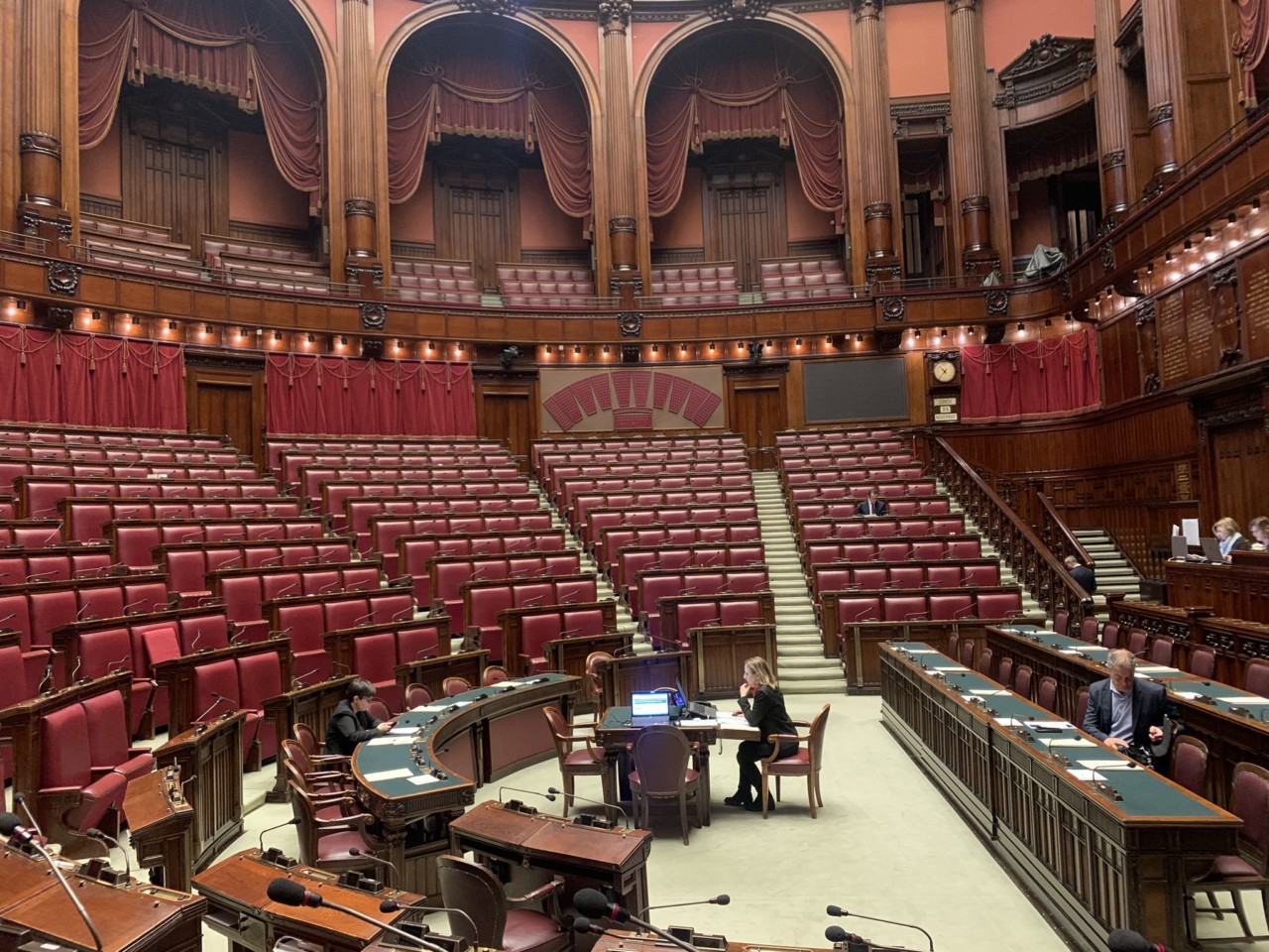 Camera deserta per la discussione, <br> i deputati snobbano il decreto sisma