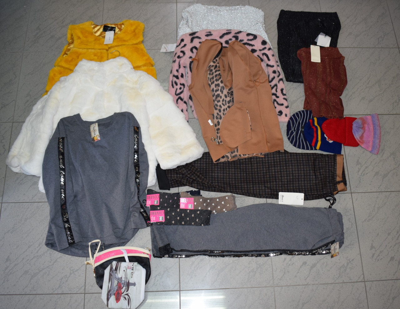 Ladra seriale nei negozi del centro, <br> 31enne arrestata dopo l’ennesimo furto