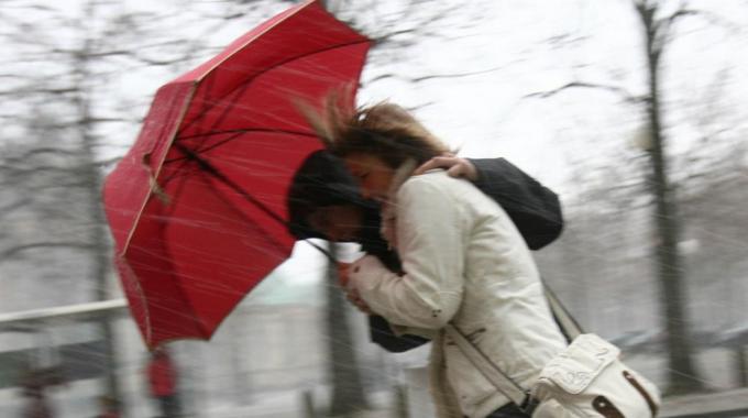 Allerta meteo, tempesta in arrivo: <br> raffiche di vento fino a 117 km/h