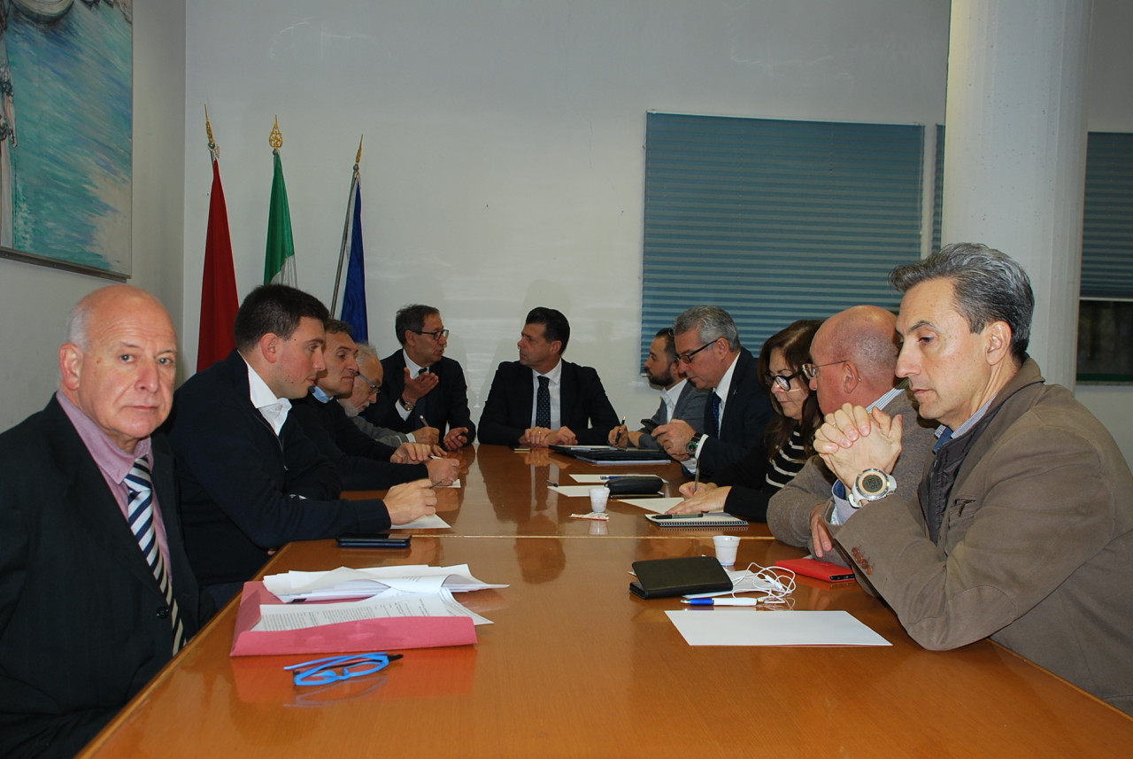 Decreto Sisma: <br> summit dei Comuni Anci <br> delle regioni colpite dal terremoto Decreto Sisma: <br> summit dei Comuni Anci <br> delle regioni colpite dal terremoto