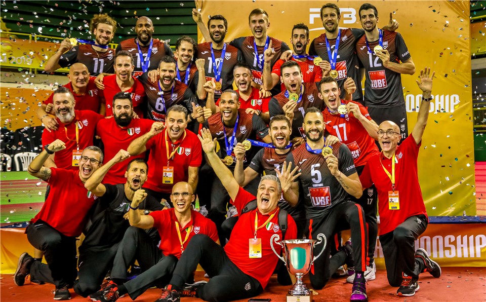 Questa Lube è il Brasile del volley: <br> Cruzeiro battuto in casa, <br> <span> Civitanova sul tetto del mondo </span>