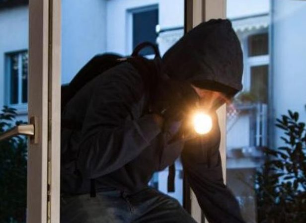 Raid dei ladri a Natale, <br> svaligiate tre case
